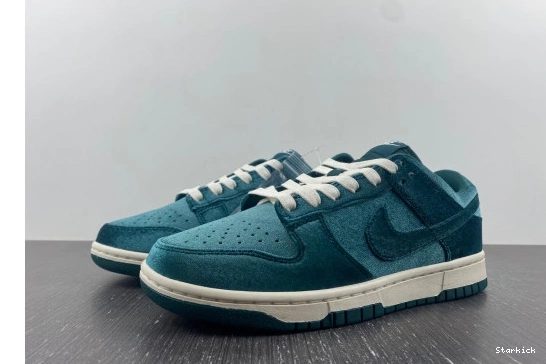 DZ5224-300 Green Nike Dunk Velvet Low 0103